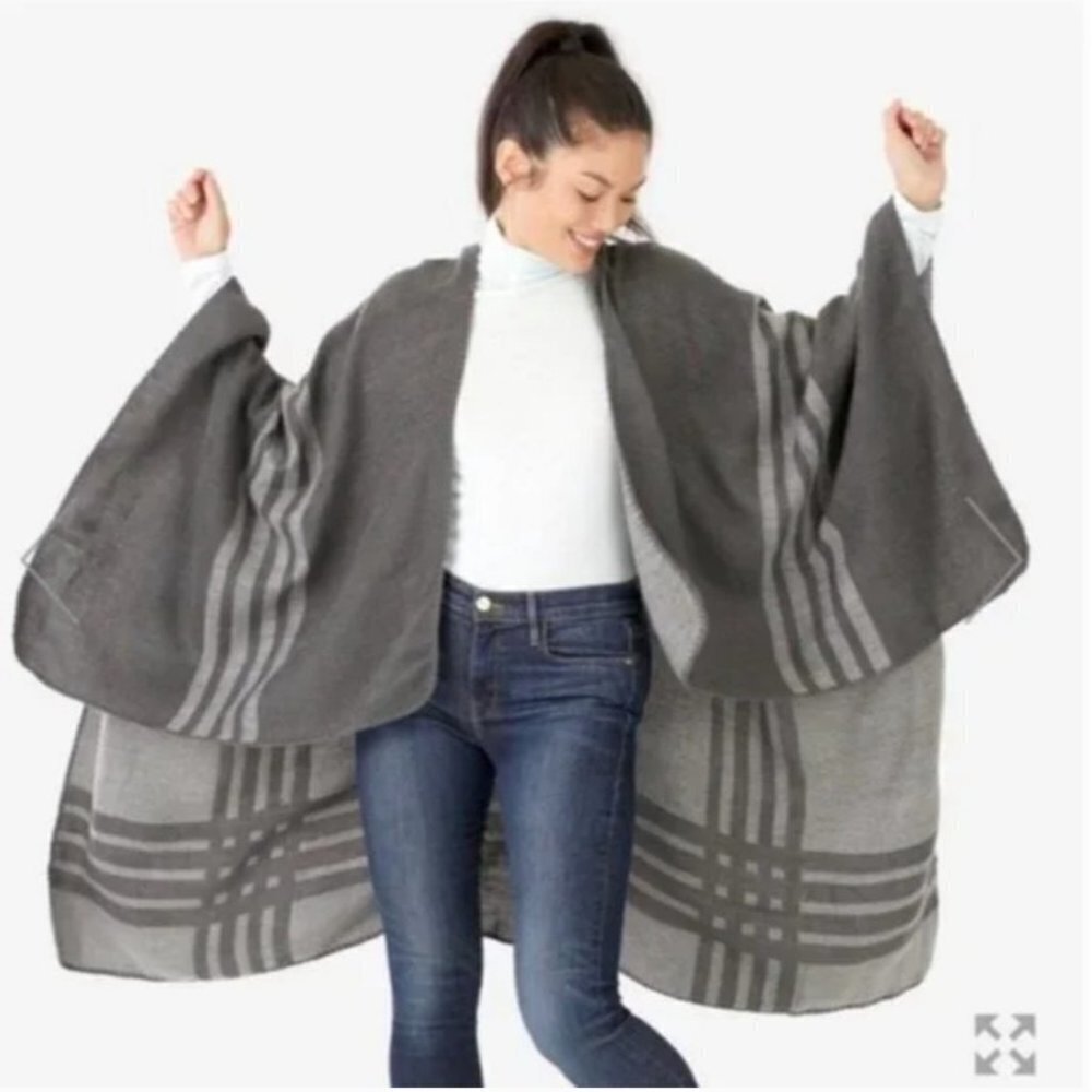 NEW BB Dakota Charcoal Gray Striped Poncho Cape One Size